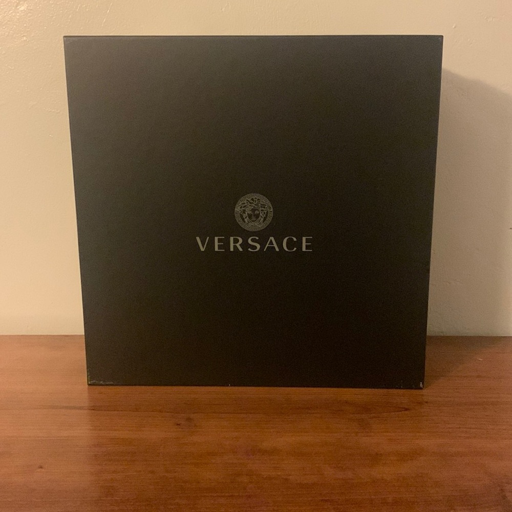 Versace baseball cap size 58 brand new tried it on, too small for my head